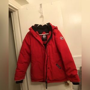 Canada goose red jacket (women : XS, girls; XL)